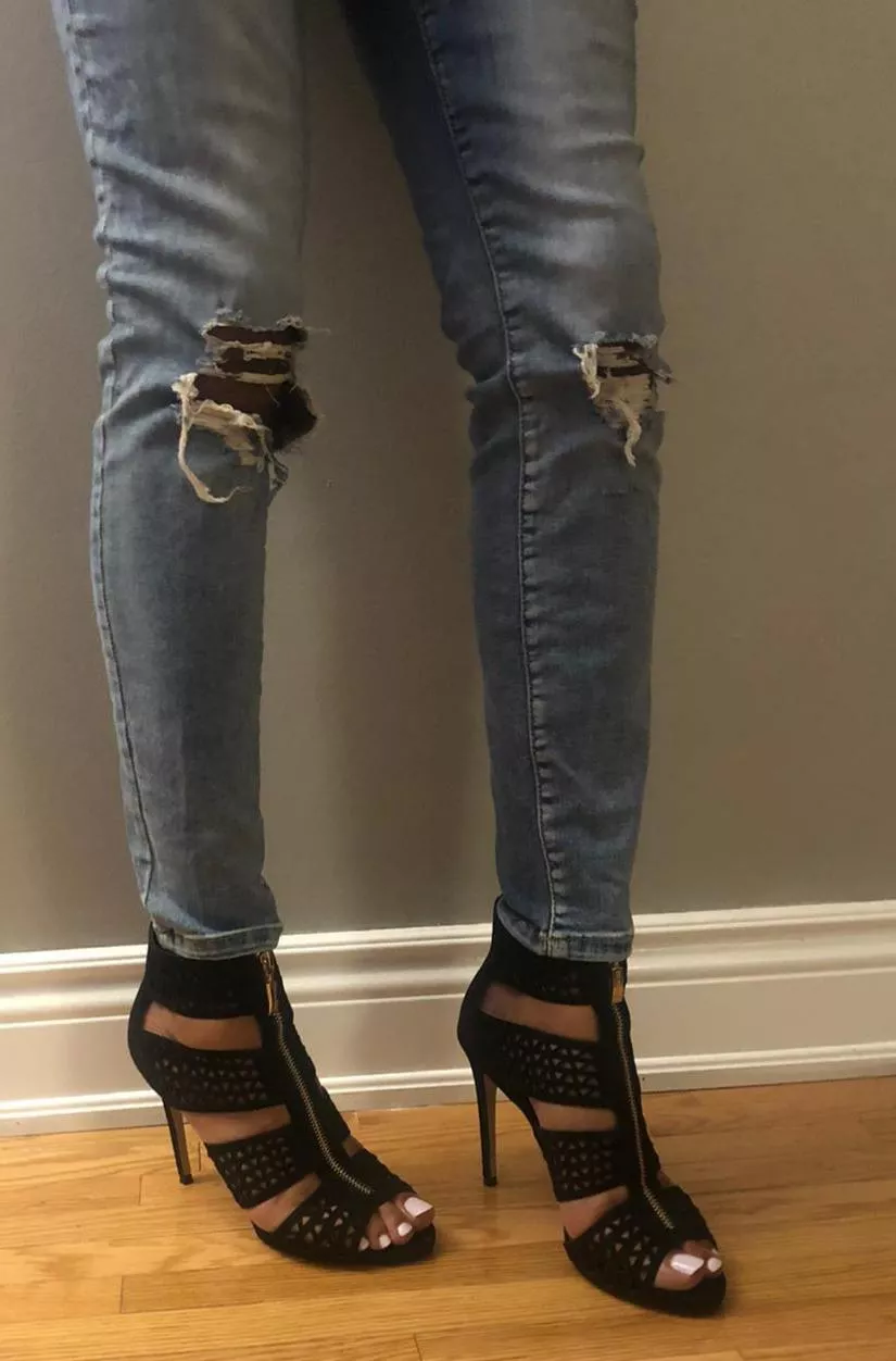 Anyone into feminine guys?