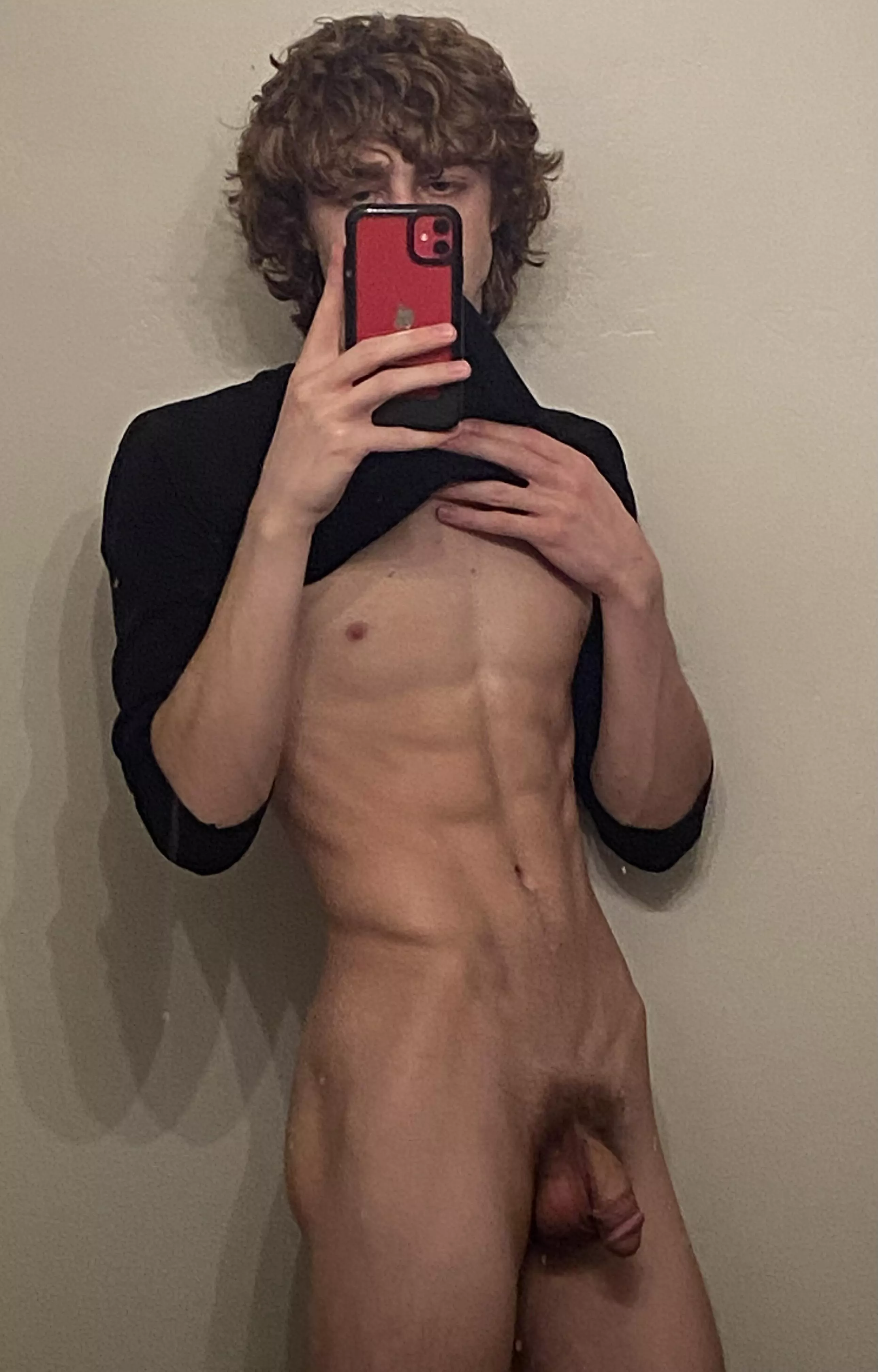 Anyone like softie selfies? I had to show off my freshly shaved self 😜