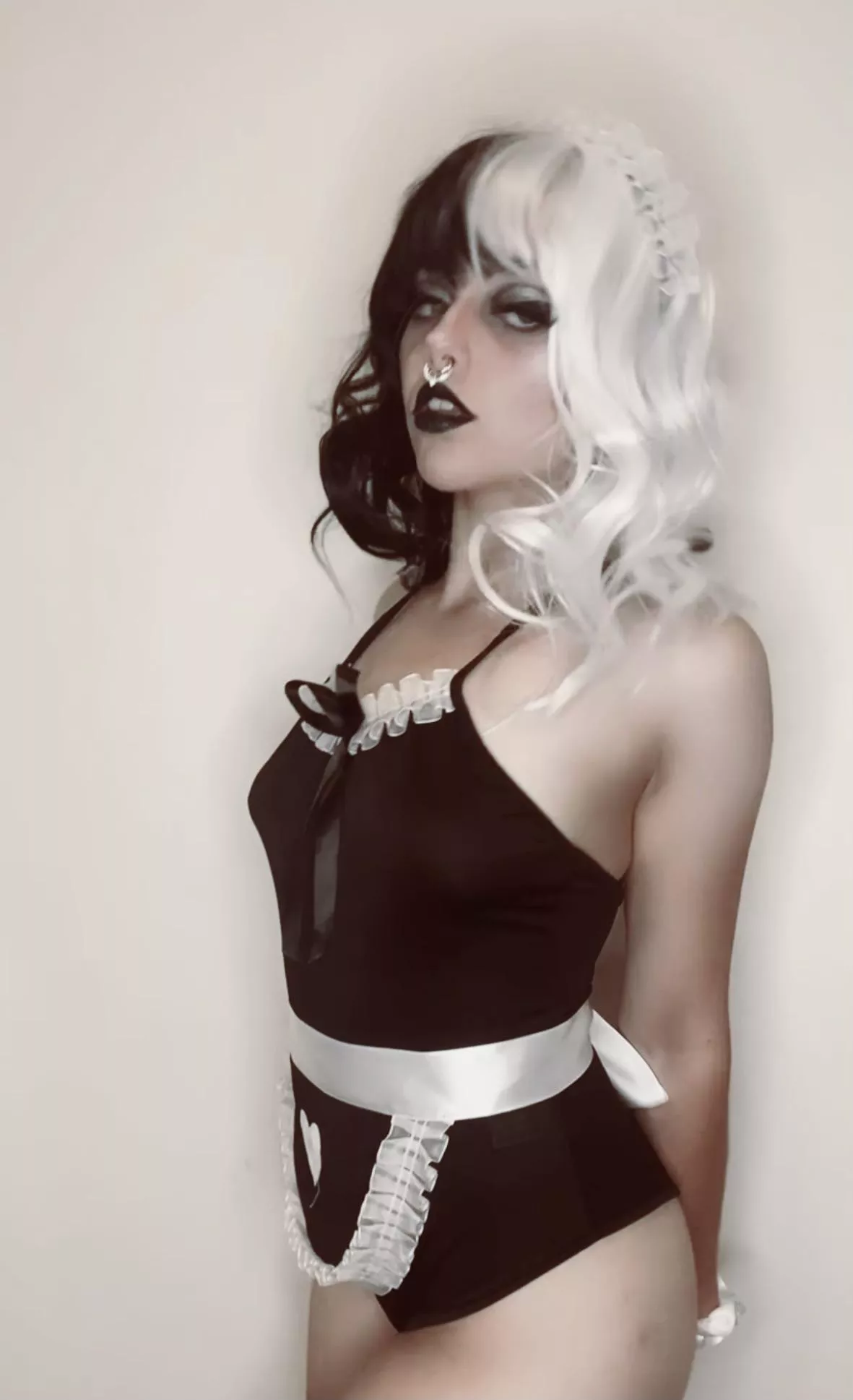 Anyone need a gothic little maid? 🥺🖤x