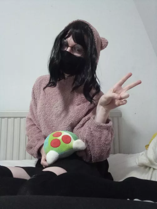 Anyone wanna join me for snuggles and speedrunning..?