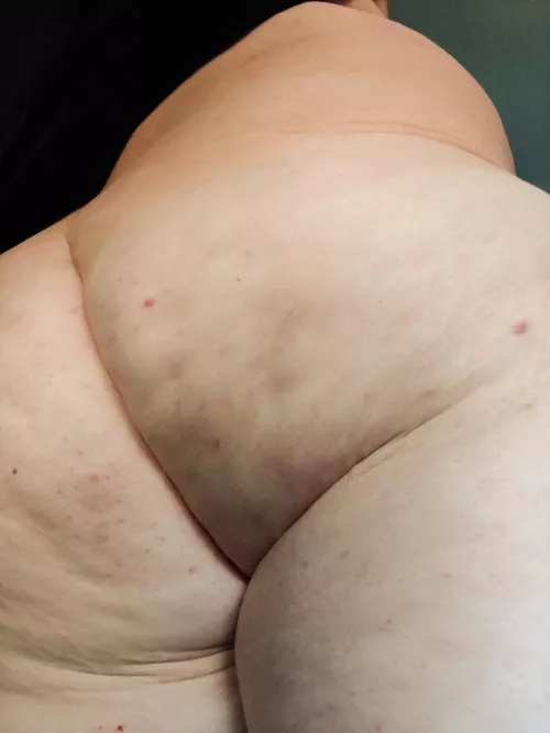 Anyone who wants to play with my ass?