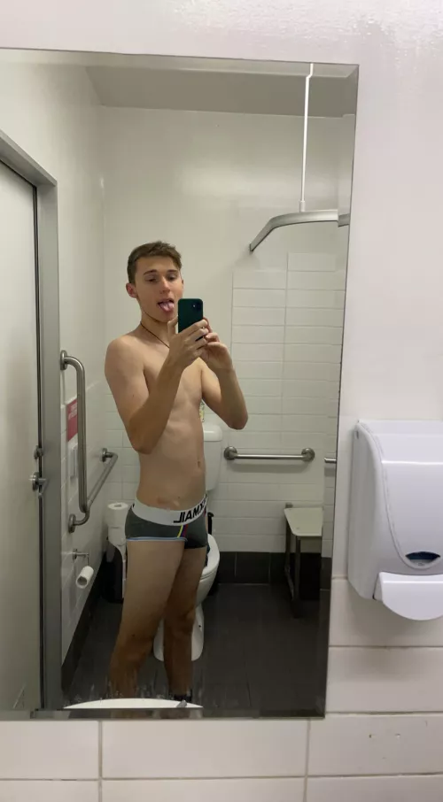 Aussie boy here 😊🏳️‍🌈