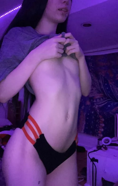 💞Barely Legal & Petite💞 Top 2% 😉 i sell customs, sexting, dildo riding vids, dick rates, full nudes, and more! Link below 👇 and in my bio!💕