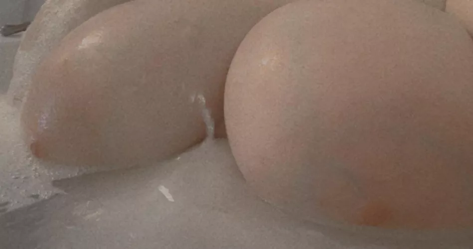 Bathtime 👻 nipples 🥰