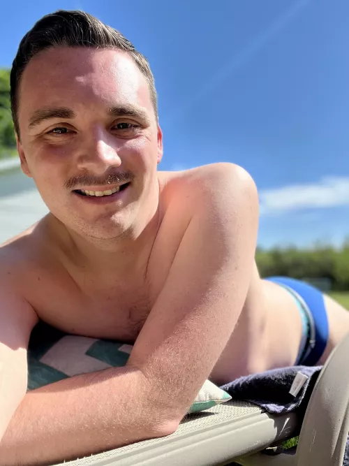 Beautiful day to catch some rays!☀️🍑