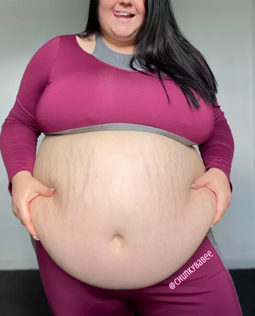 Been a while since I wore this workout outfit.. I may have outgrown it 👀🐷