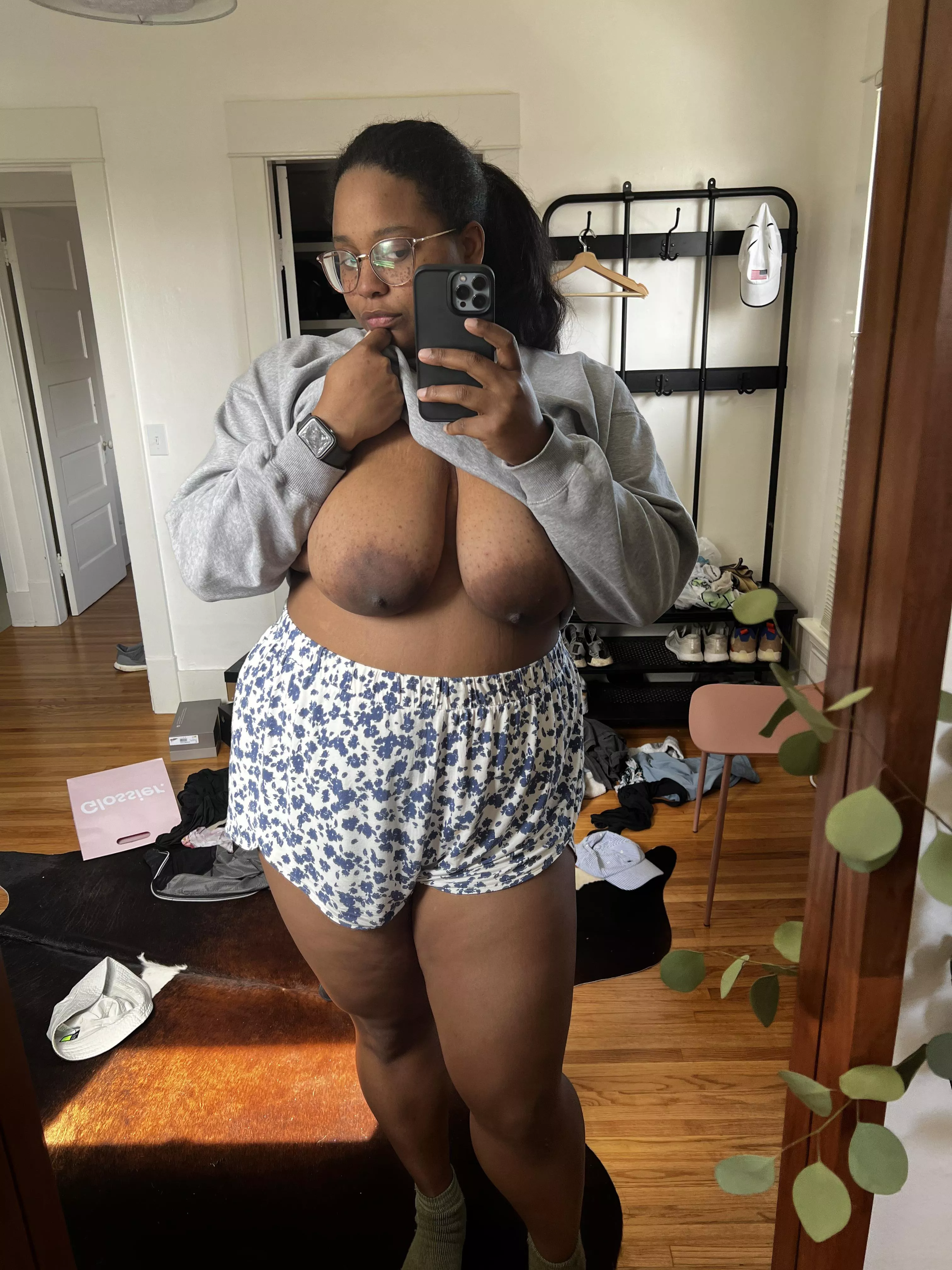 Been away for a while.. show me some love? ❤️
