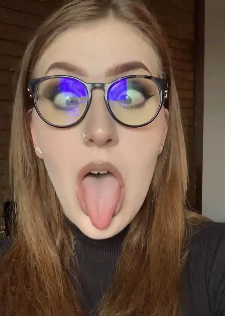 Begging for a big load 🥵