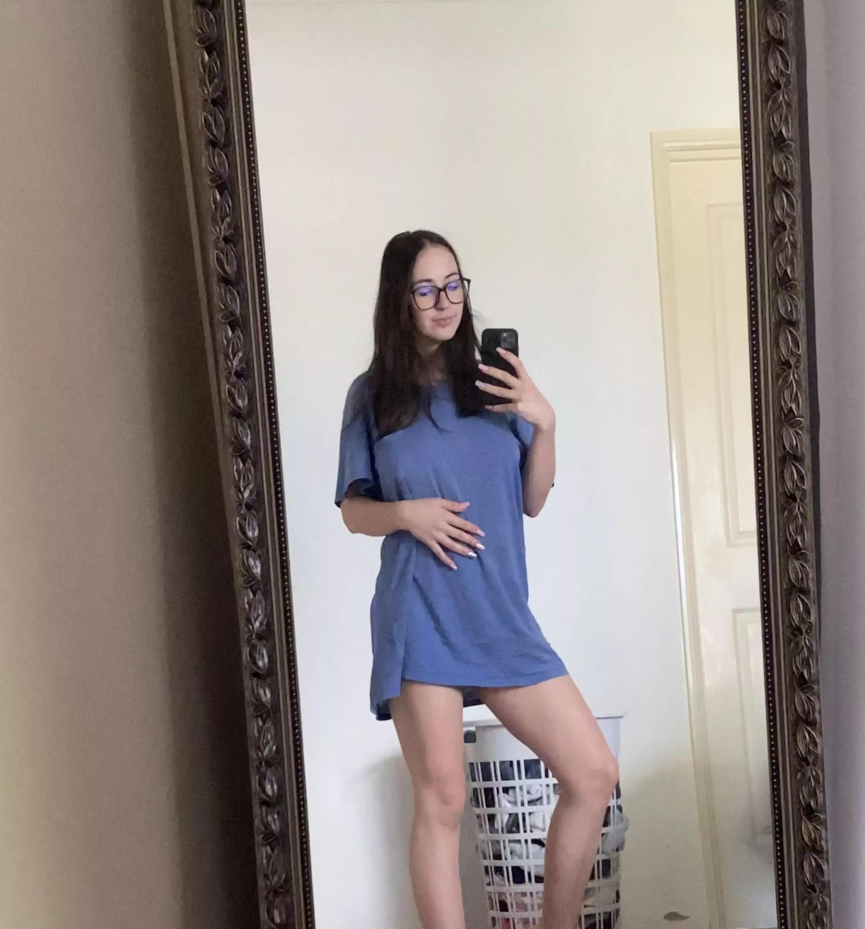 Big, baggy shirt mirror selfie [f]