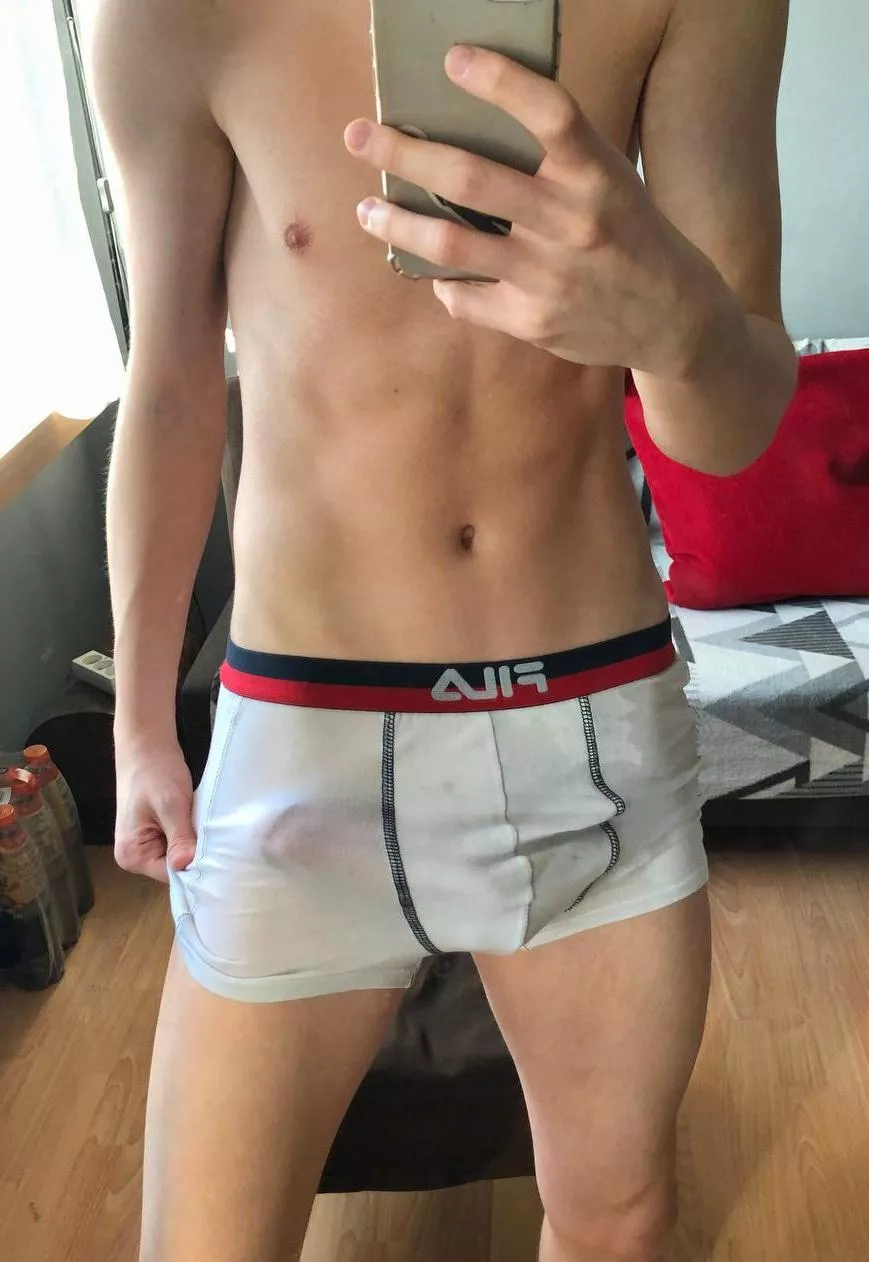 Big bulge in my wet white boxers🥵