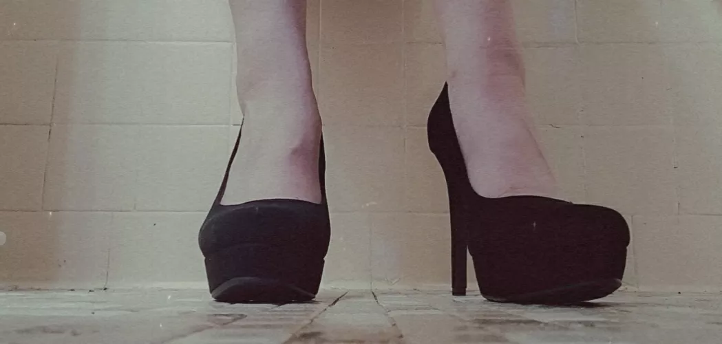 Big heels, smol girl