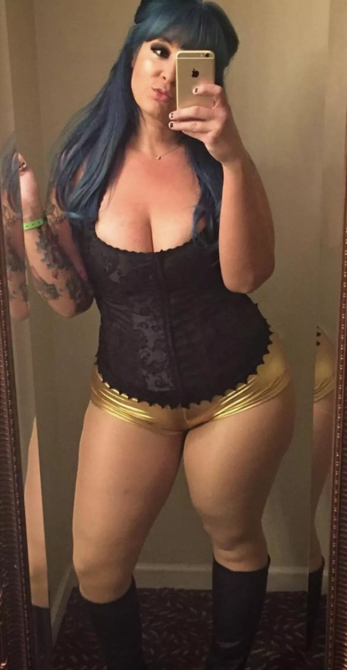 Big thigh milf