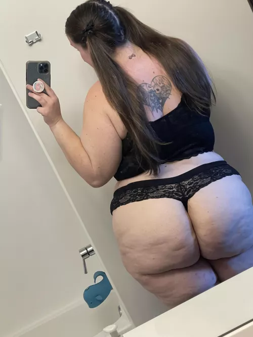 Black always looks good 🖤😈