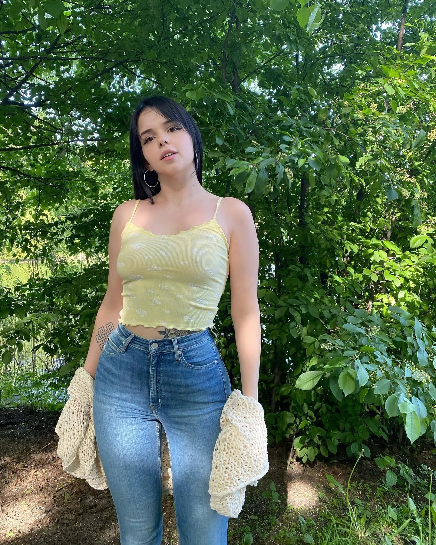 Braless outfit for the picnic