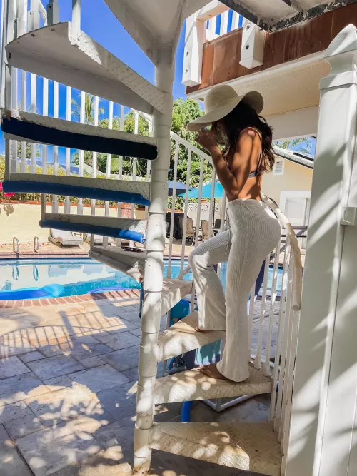 Bubble butt babe 🥰 [selling] message me if you want my panties. Fetish friendly!