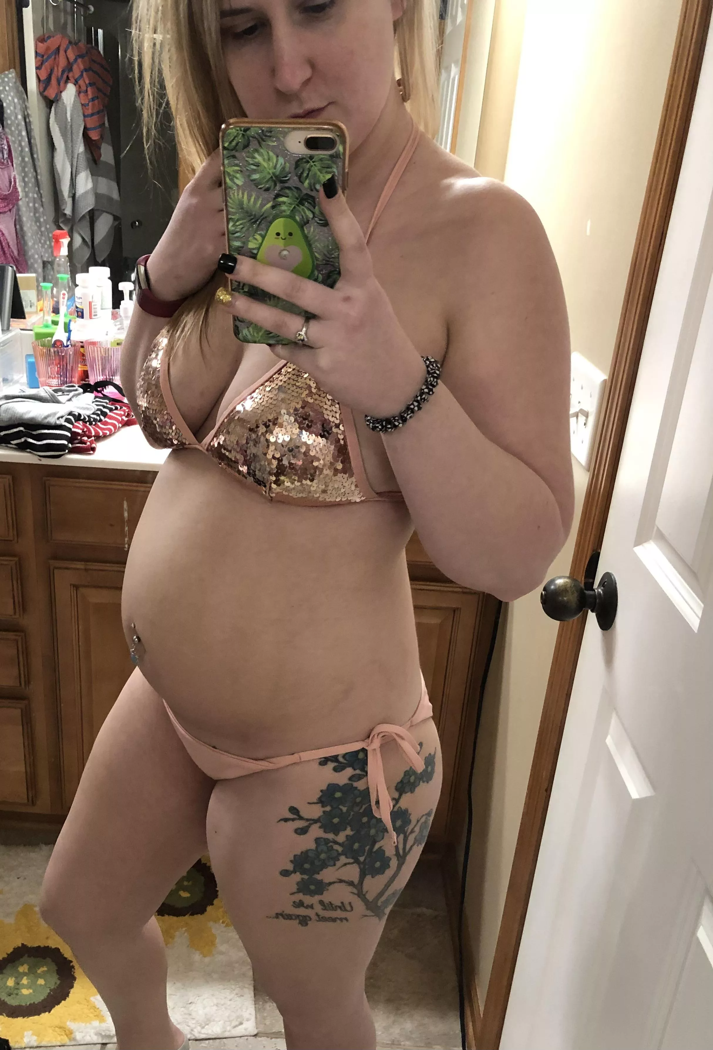 Bump in a bikini 🔥 link in bio for tons more content! No PPV!