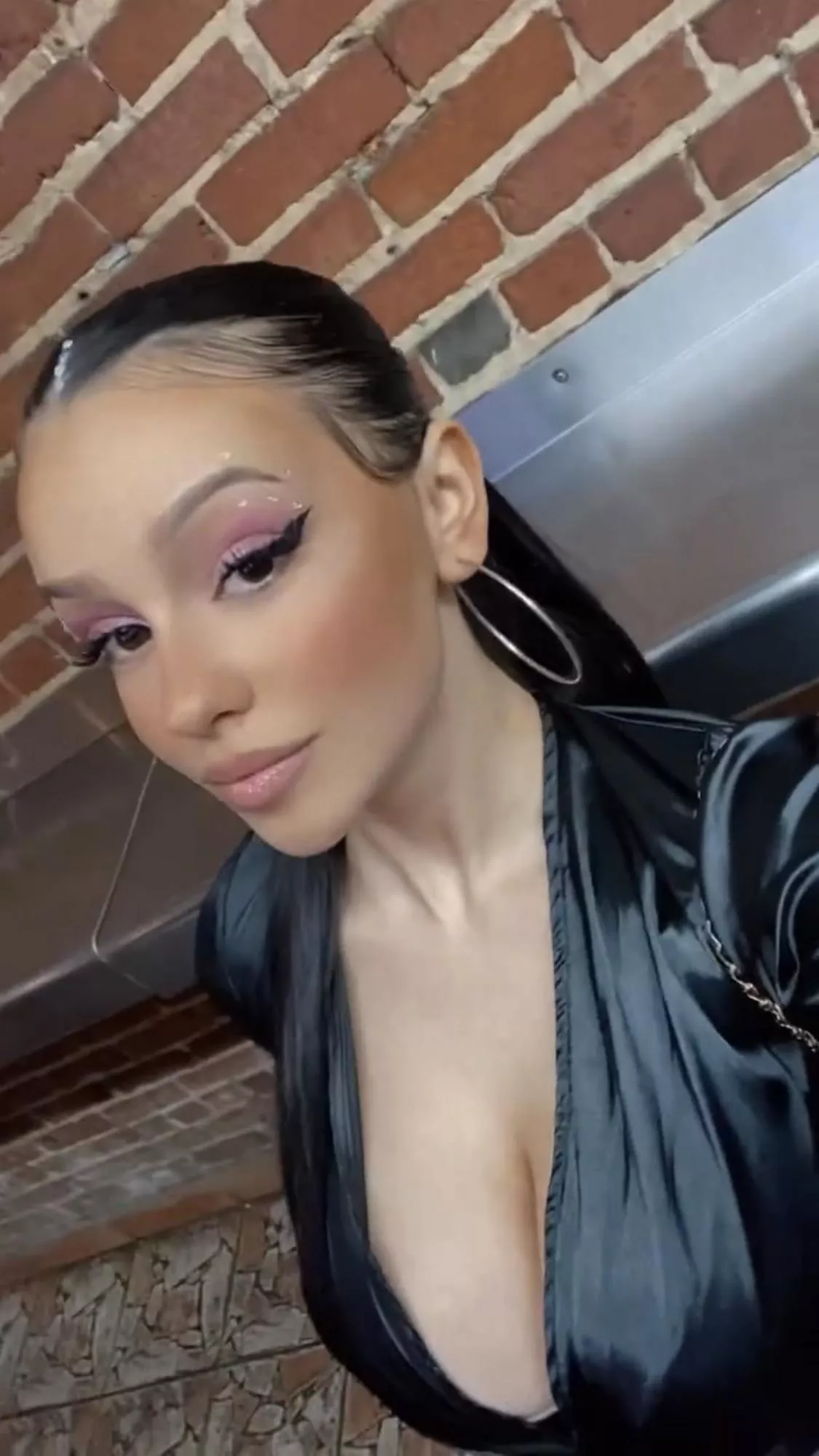 Busty cutie 🤤