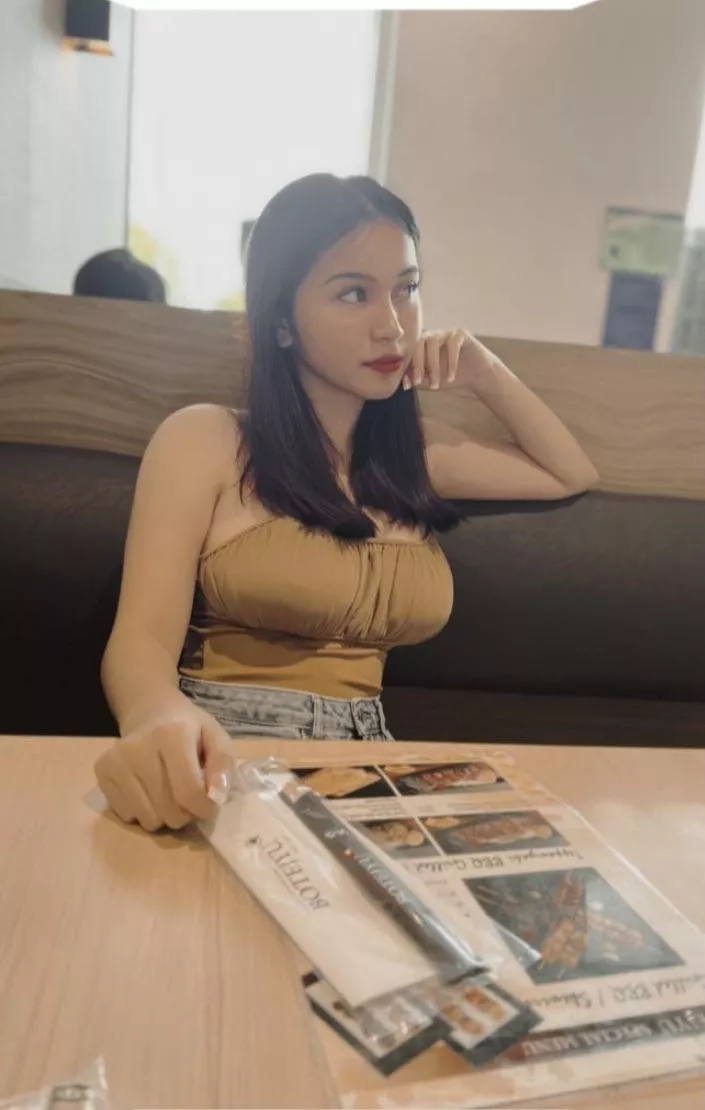Busty Pinay