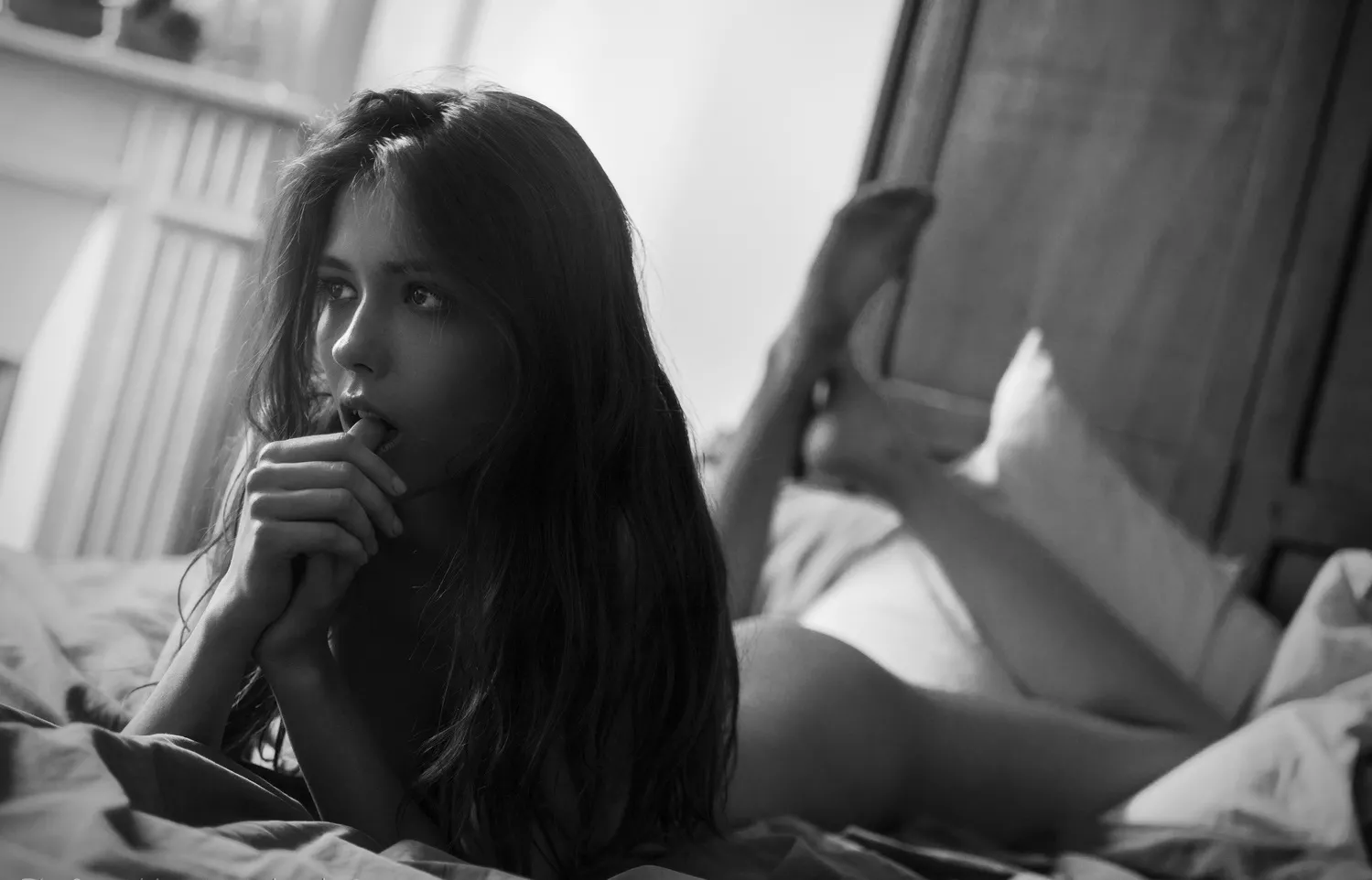 B/W goddess