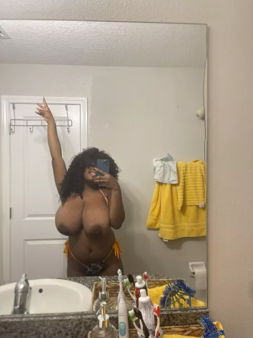 can i have pictures of your big cock so i can cum ? just DM me👅
