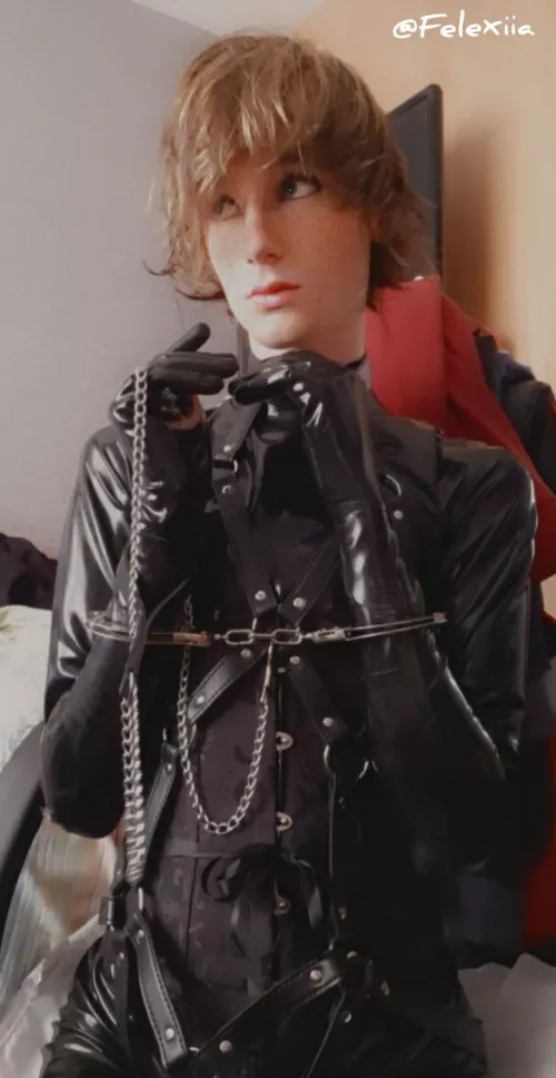 ...can I have the keys to my handcuffs back? 🥺