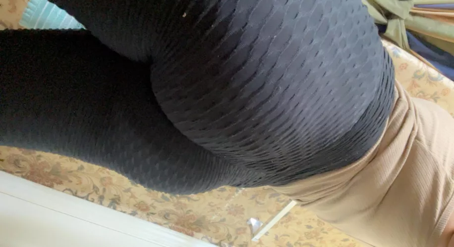 Can I squat on your face ?😉