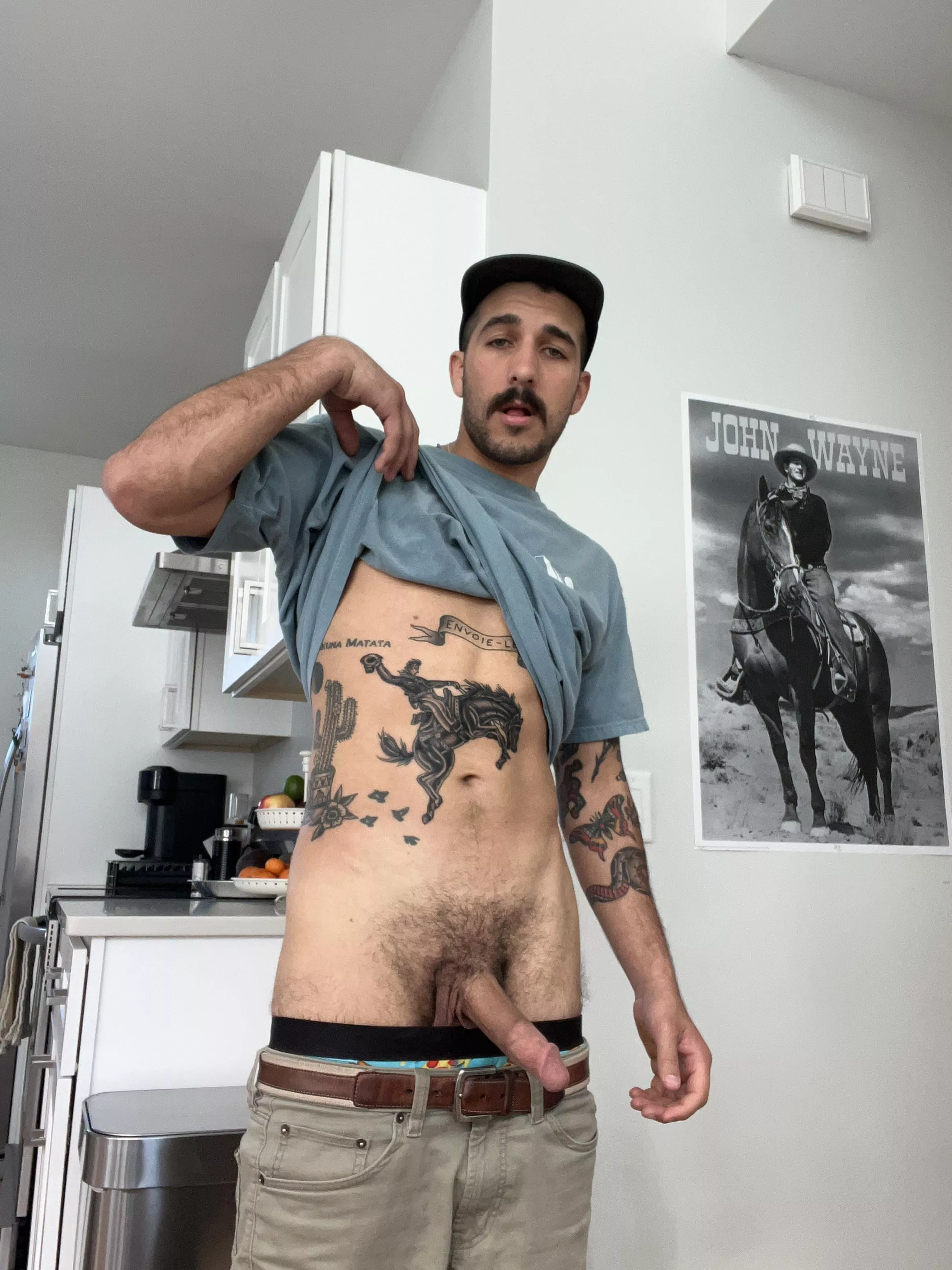 Can someone make me cum please 🤠💦