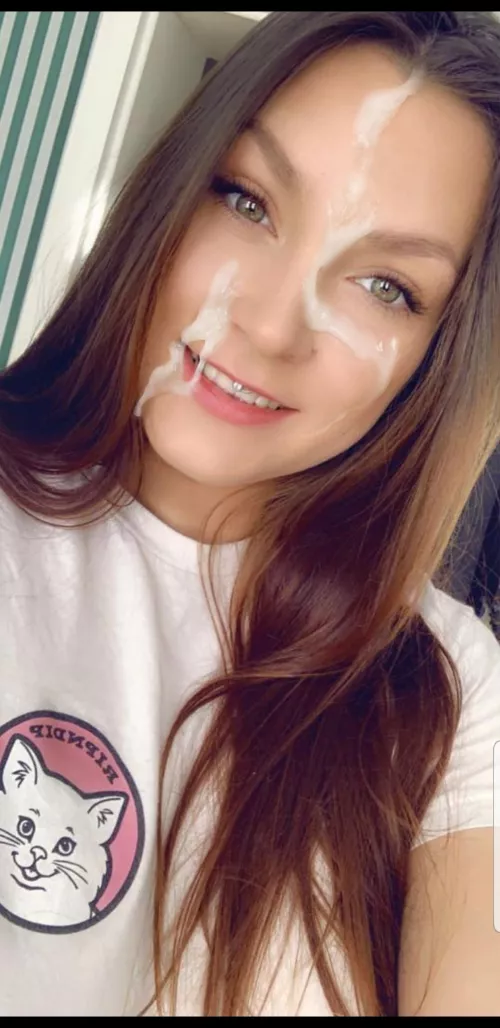 can someone pls do a cum tribute video all over vanessas face ? 🍆💦 dm 4 kik, will share her insta or a cumfake to u girl as reward 🤪
