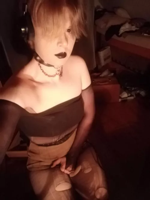 can we hold hands 🤭