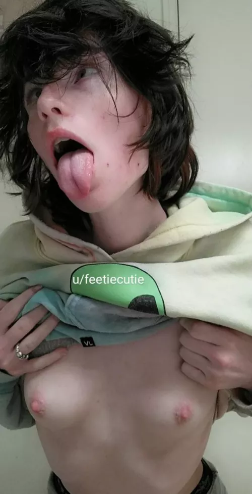 Can you guess why I got messy hair and this face on? ;)