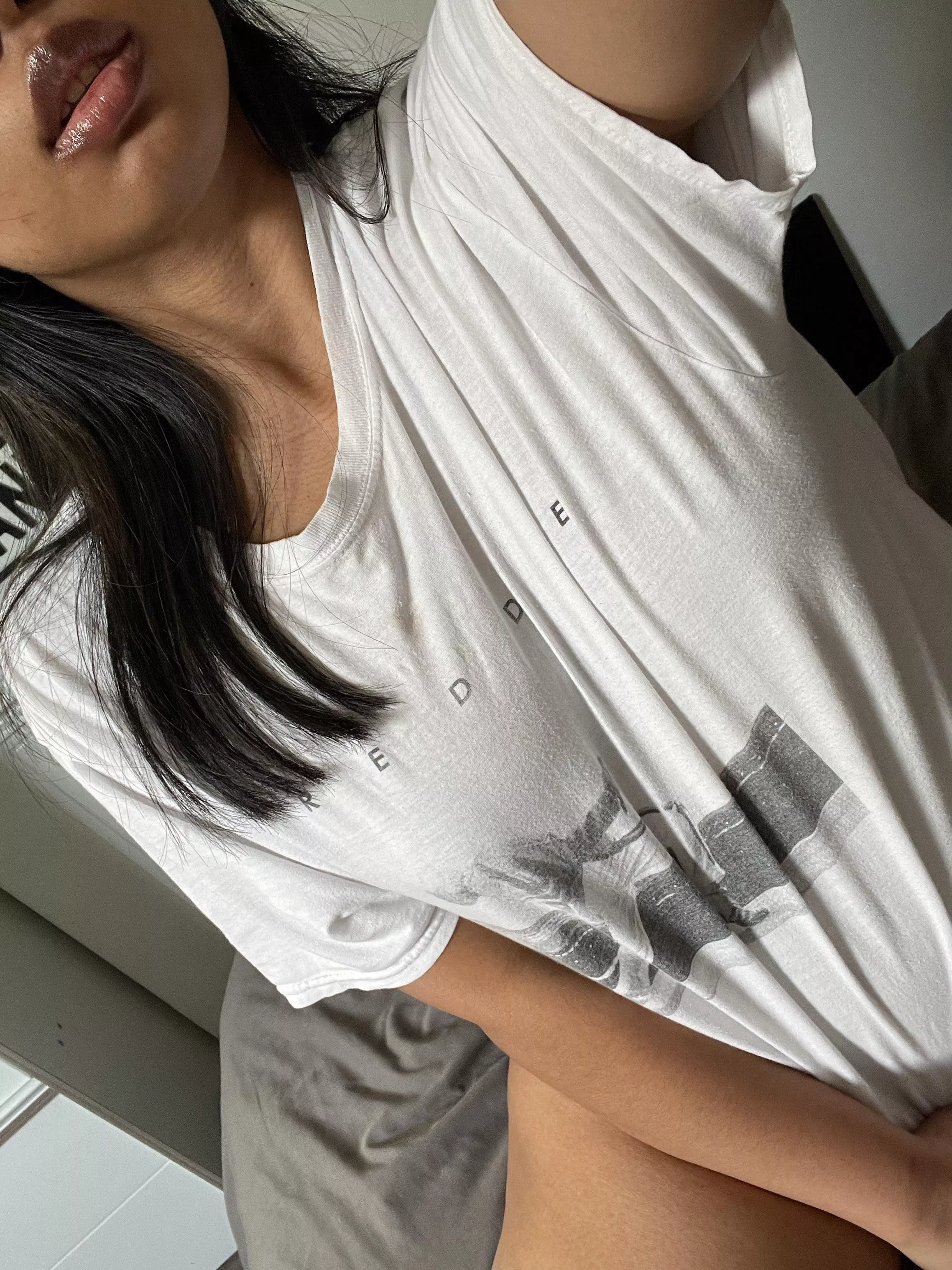 Can you see my nips underneath the shirt?
