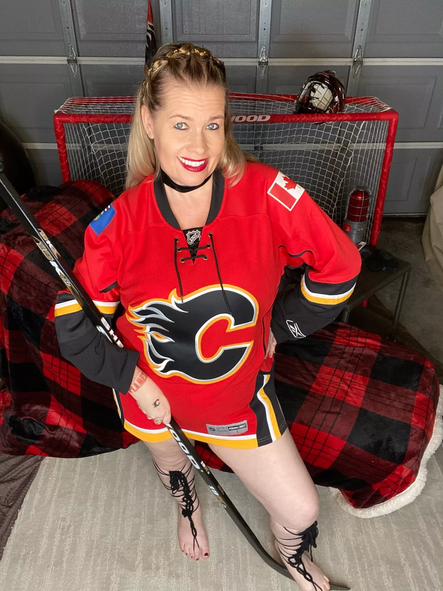 Can you show me how to hold your stick? 💋