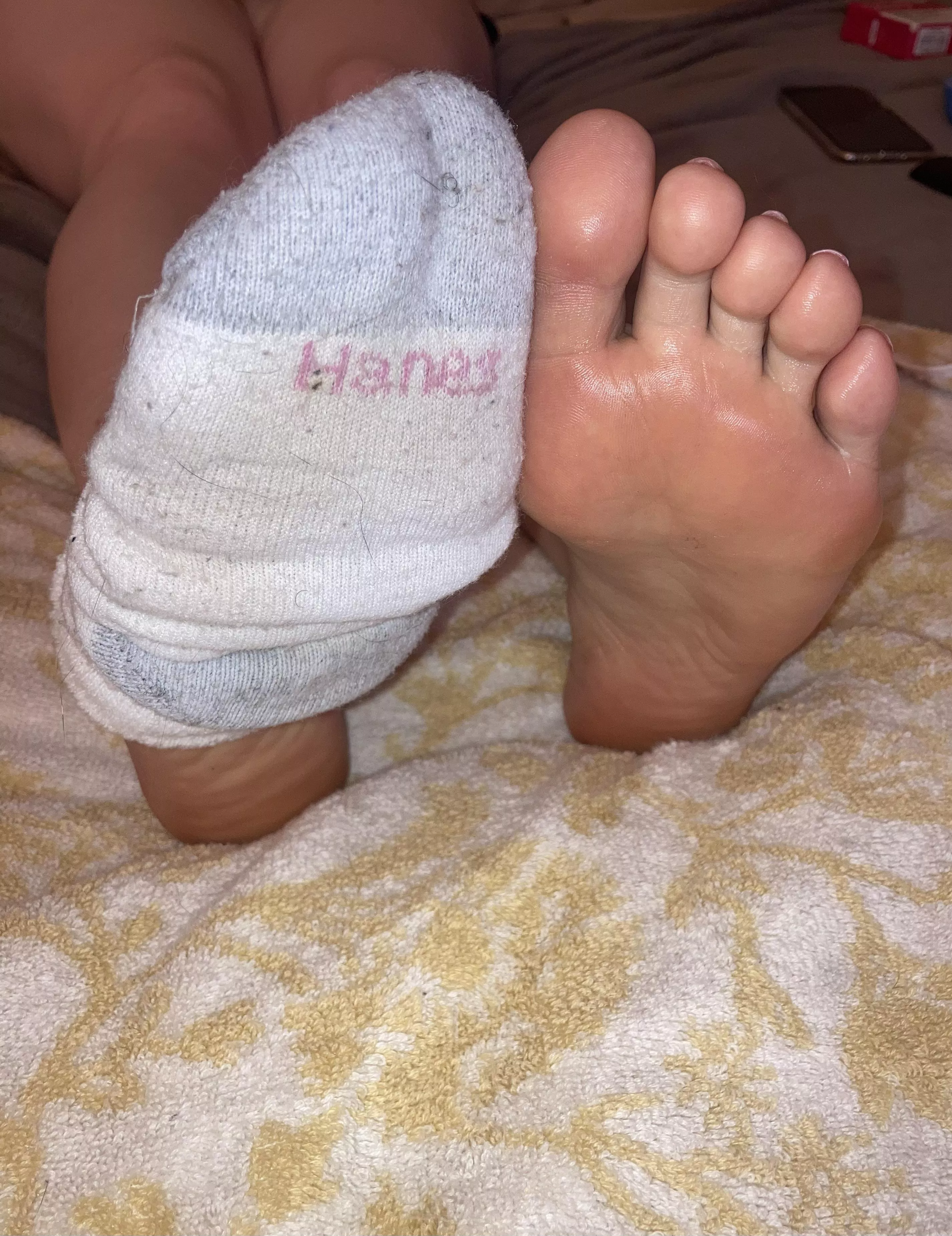 🧦 Can you take them off with your teeth? 🦶🏻