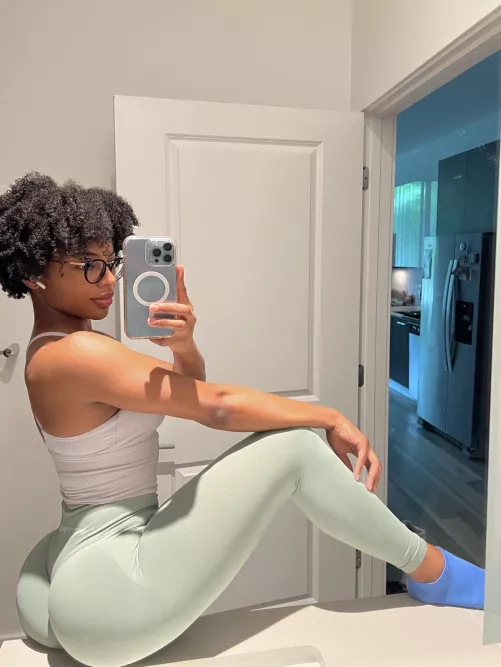 Can you tell i’ve been doing my squats?