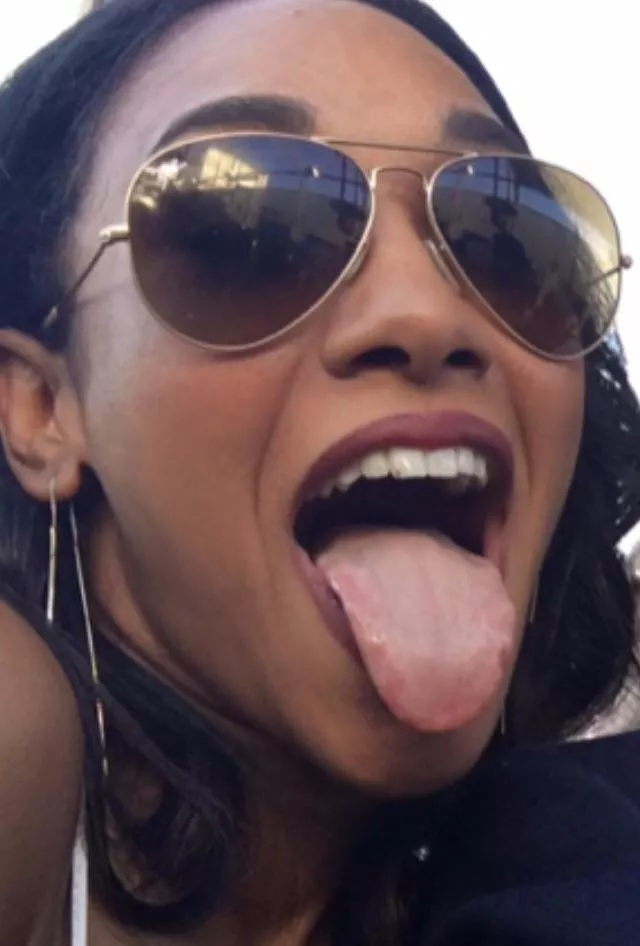 Candice Patton has my cock throbbing, drain me for her