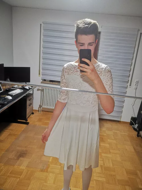 Cant stop wearing this Dress >~<