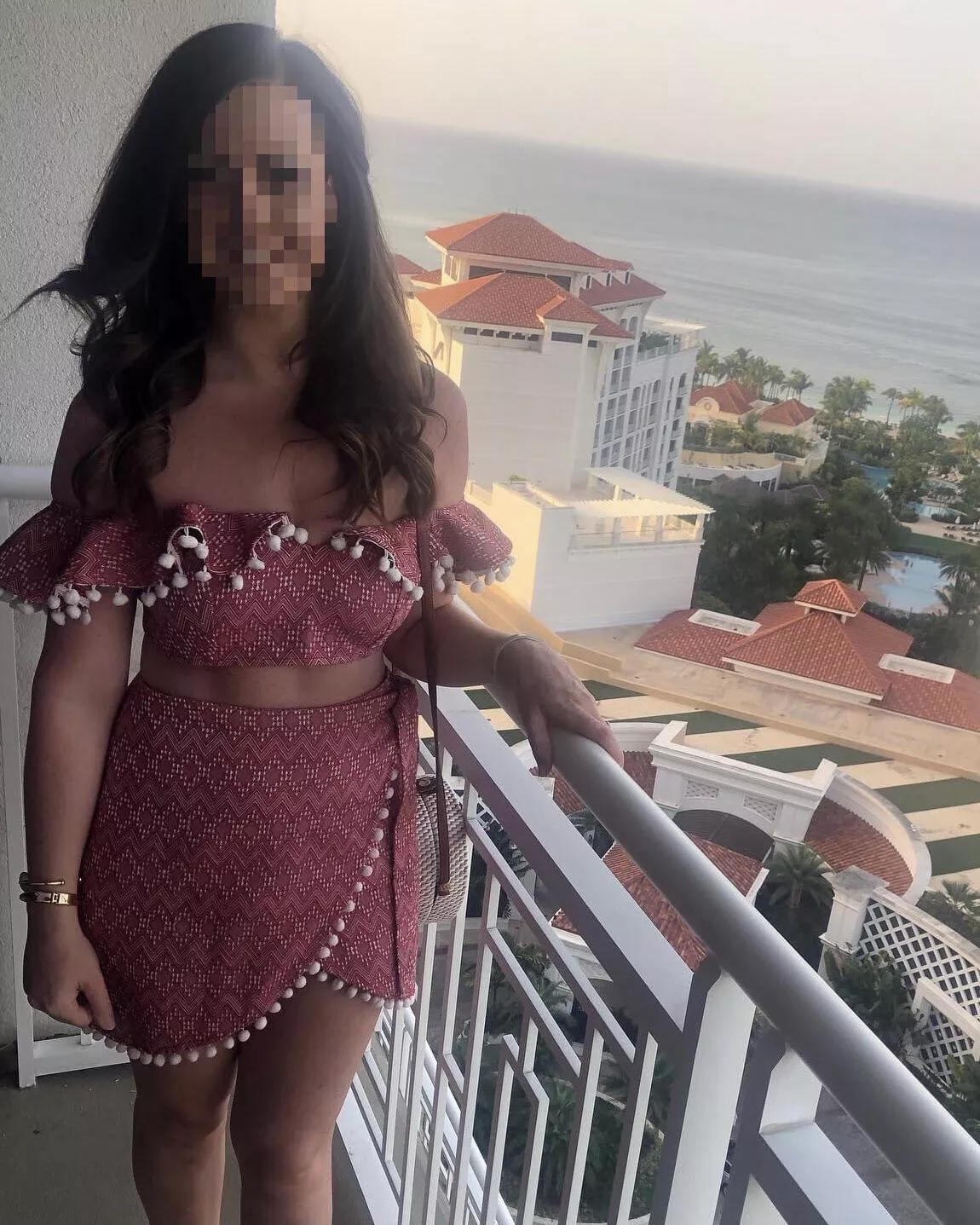 Chat open for my 34 y.o wife