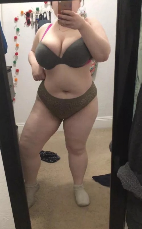 Chubby girl, 23, home alone