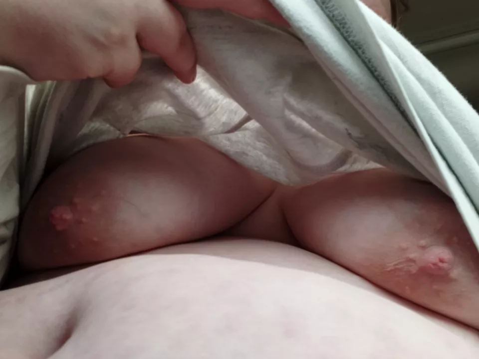 Chubby milf waiting in line to pick up our son from football. she's sneaky when other parents are around. Chubby milf waiting in line to pick up our son from football. she's sneaky when other parents are around.