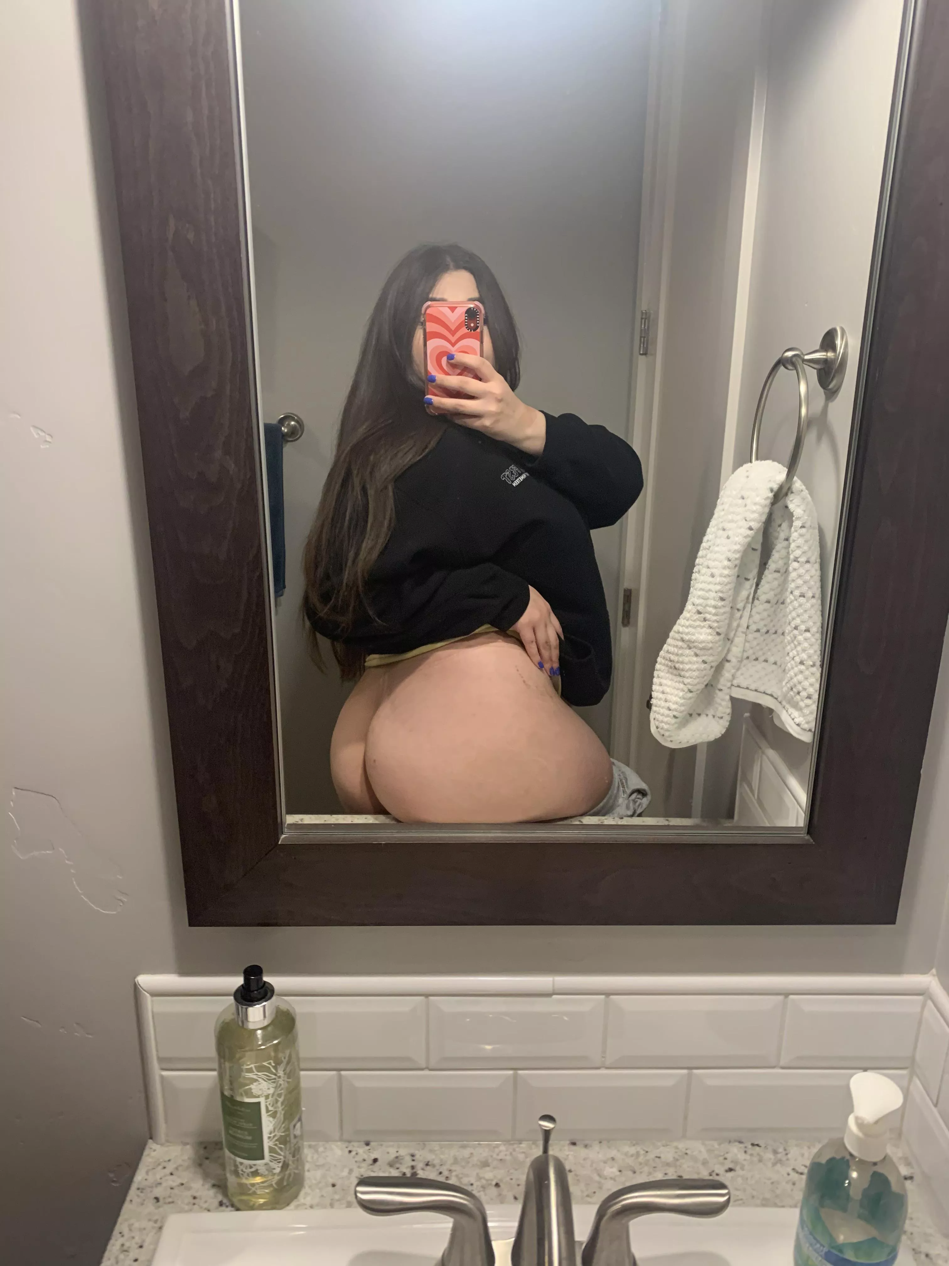Come cuddle?🥺