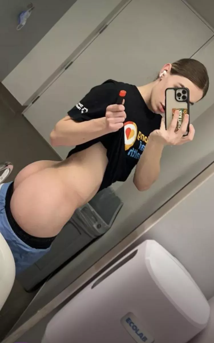 come fuck me in the bathroom
