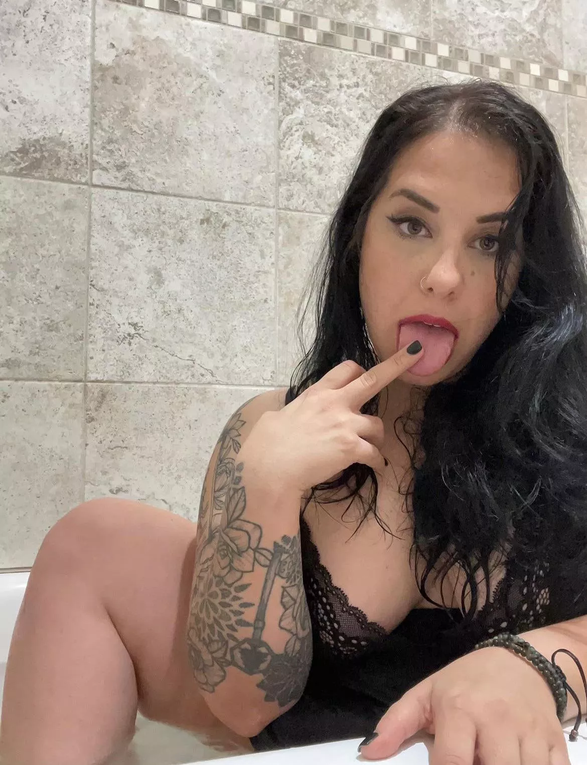 Come hang out with me.. a naughty lil goth slut. 💋 Come hang out with me.. a naughty lil goth slut. 💋