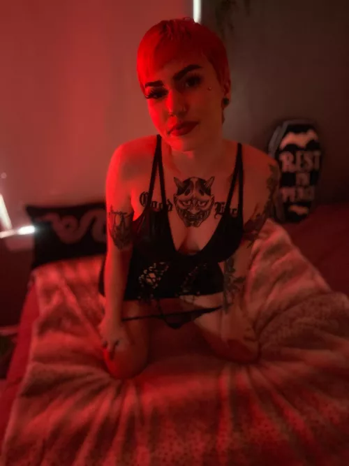 Come here little boy, and eat this pussy from the back like you’re my slave.