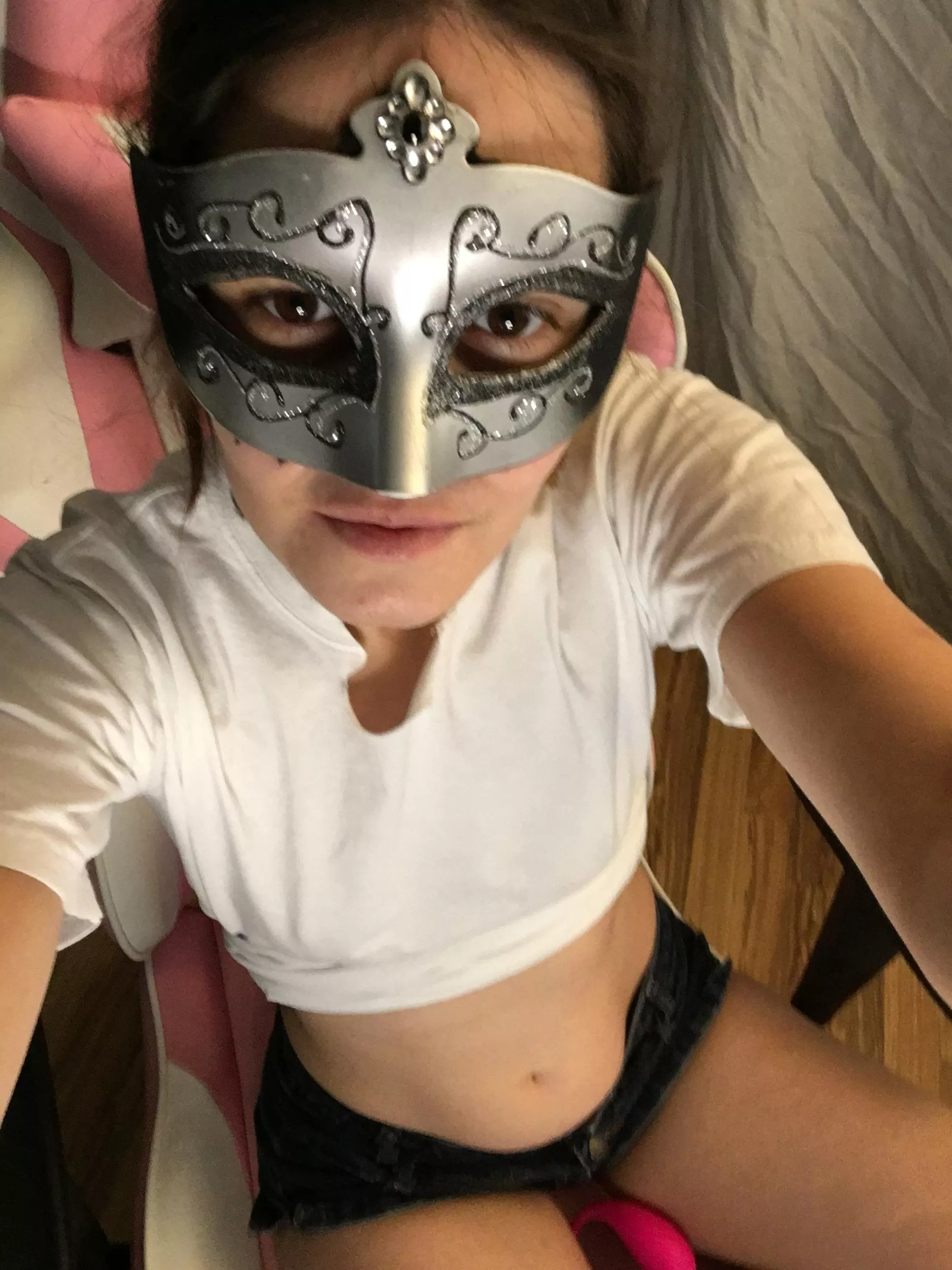 Come join me in the kinky milf next door live now