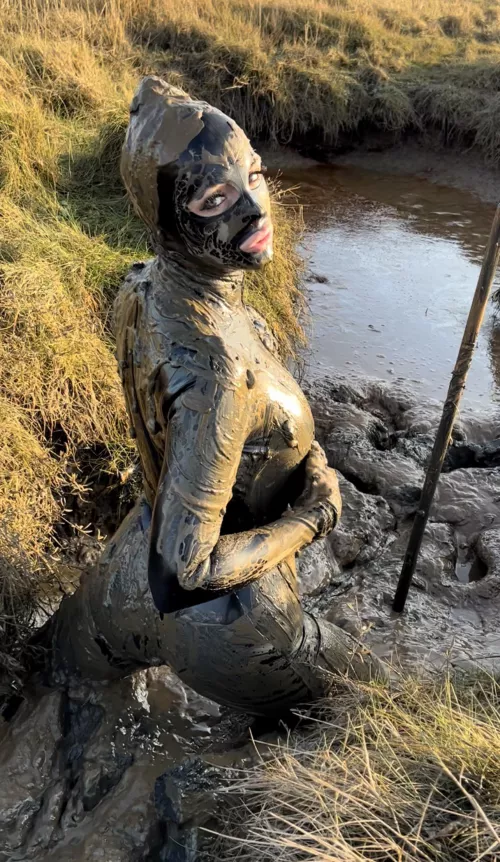 Come join me in the mud??? I’ve had the best week ever enjoying this wonderful fetish! I’ve made 3 new messy videos… Mud, desserts and Gunge! I decided to go all out for all of them and get completely utterly destroyed in the mess! It was so much f