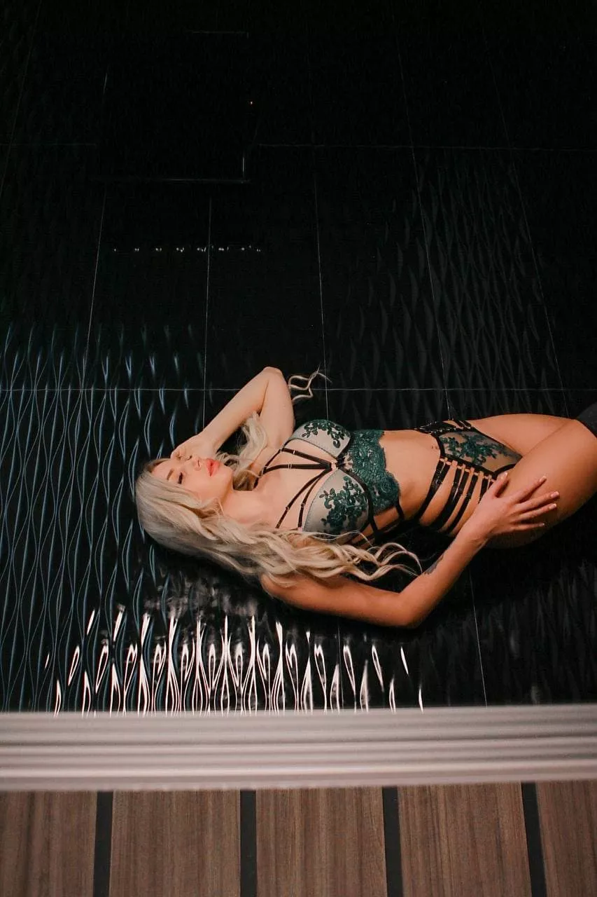 Come over here and ride me hard | My link down below