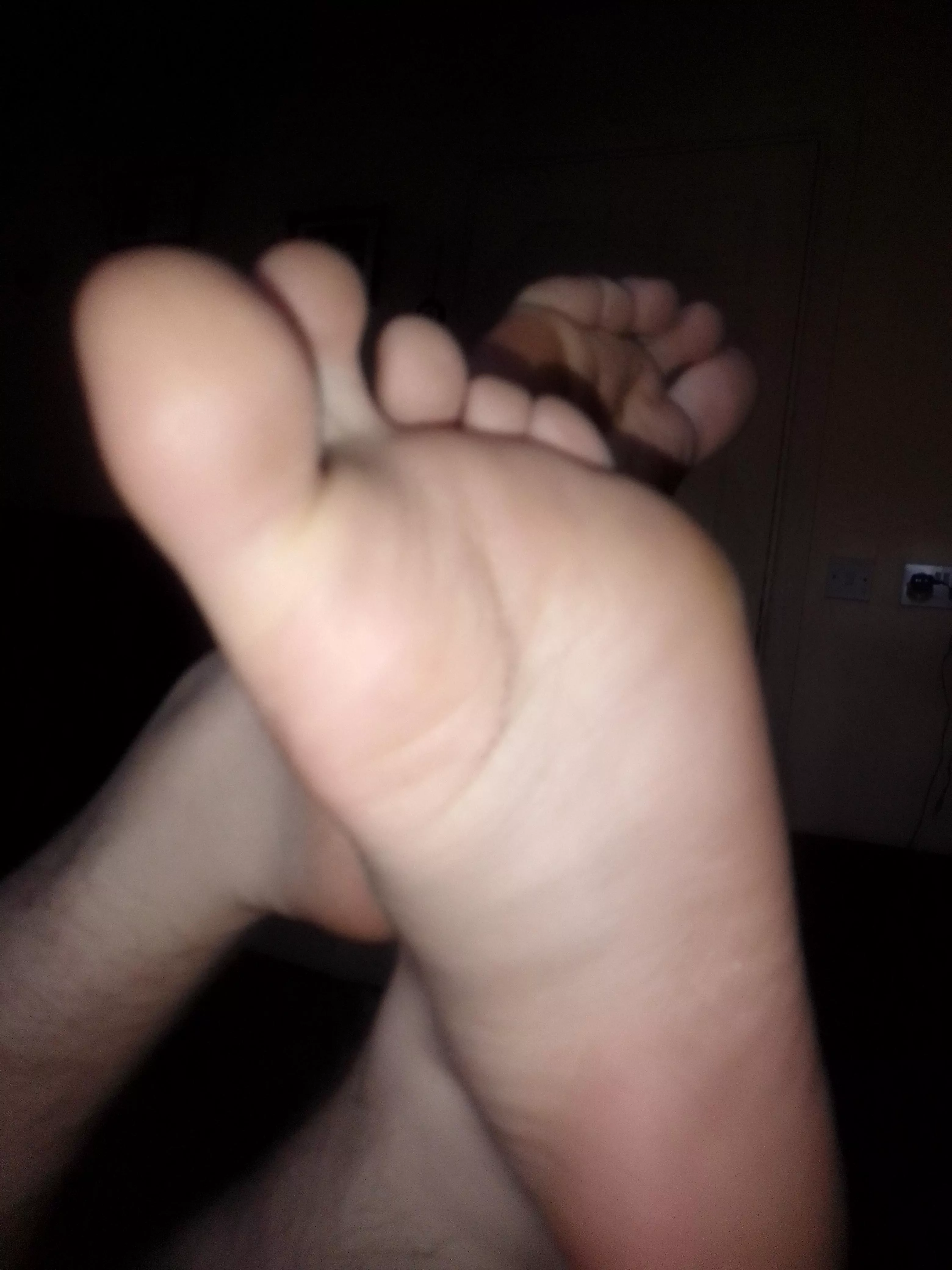 Could do with having these tired feet worshipped 😈