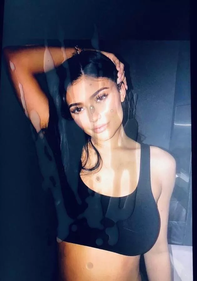 Covered Kylie Jenner in my warm cum 💦