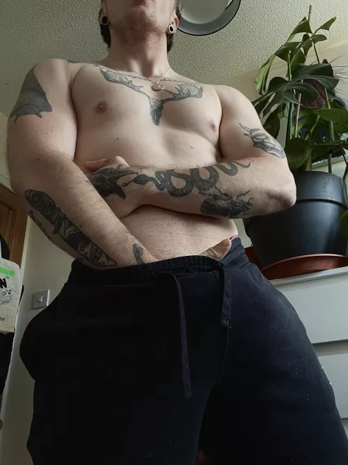 Craving another guy right now..fuck🤤