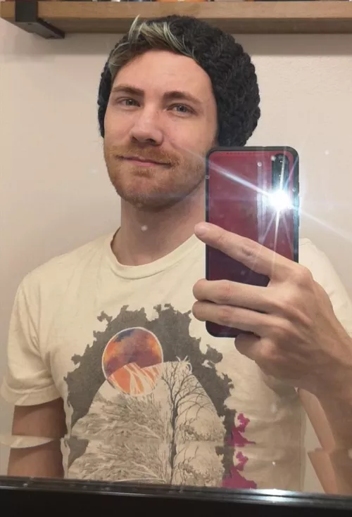 Crocheted a hat yesterday. I think it suits me, do you? 😄